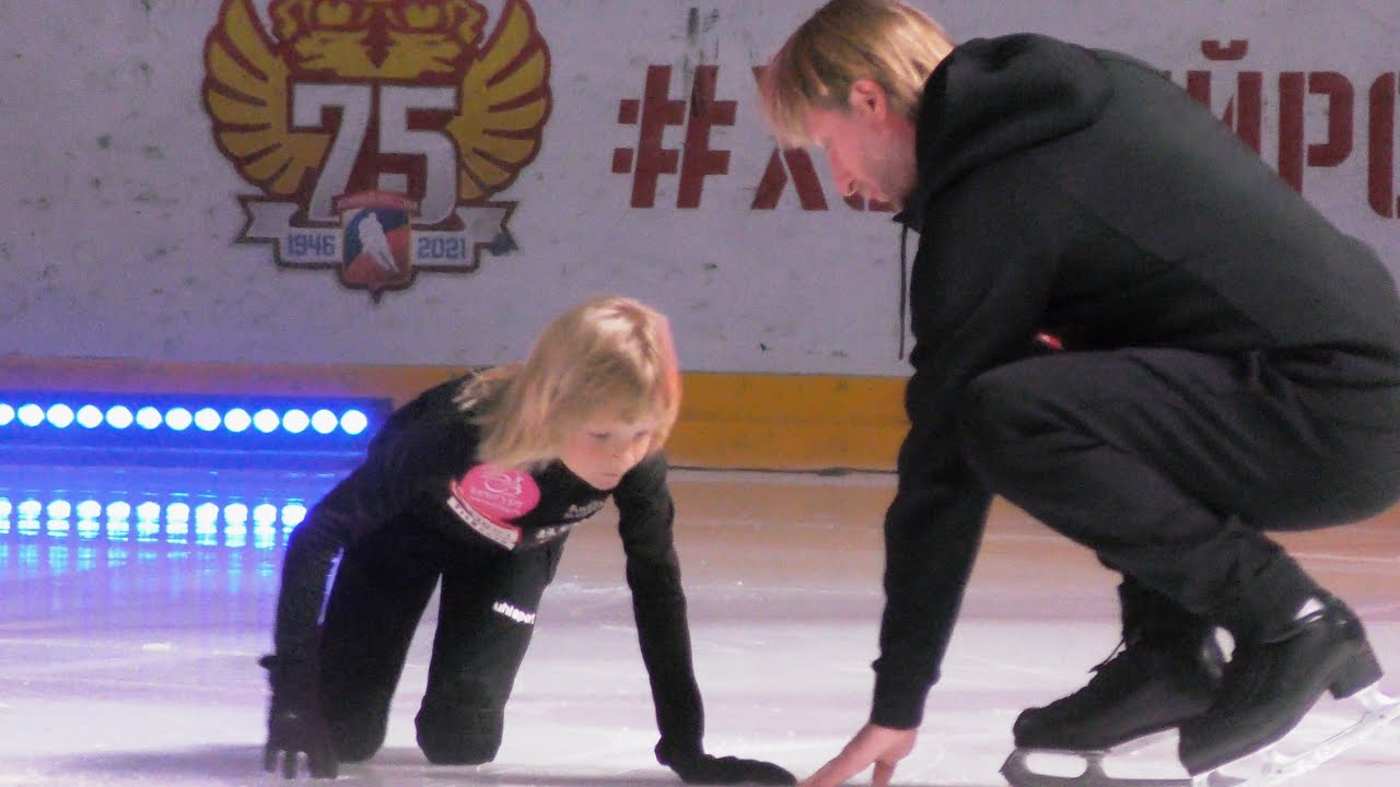 Young ice-skating duo captivate audience with intricate moves