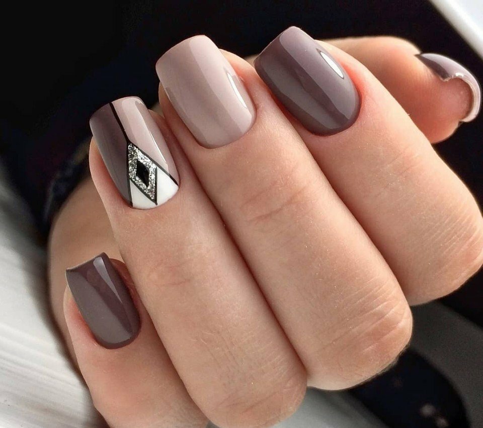 Геометрический маникюр, осваиваем фигурный nail art
