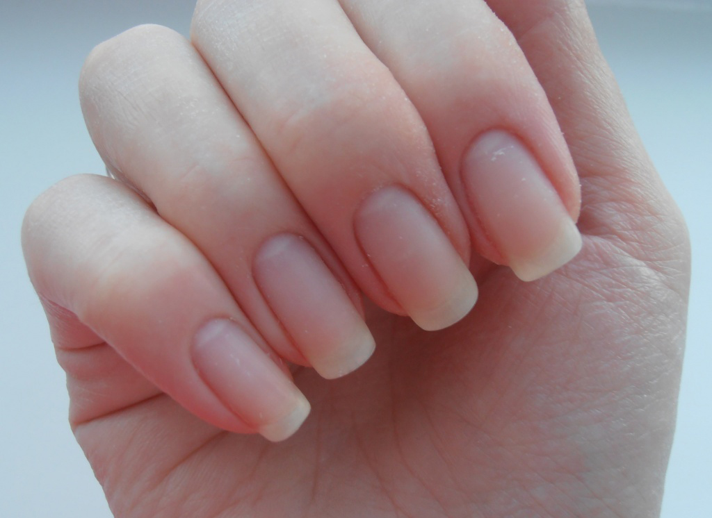 Naked nails, или возвращение «голых ногтей»: почему маникюр без покрытия снова в моде и как его сделать дома | simpleslim