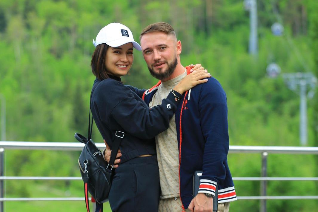 Мейкап-гуру, визажист шоу Перезагрузка на ТНТ Сердар Камбаров рассказал, как сделать классический яркий макияж губ — и не допустить ошибок