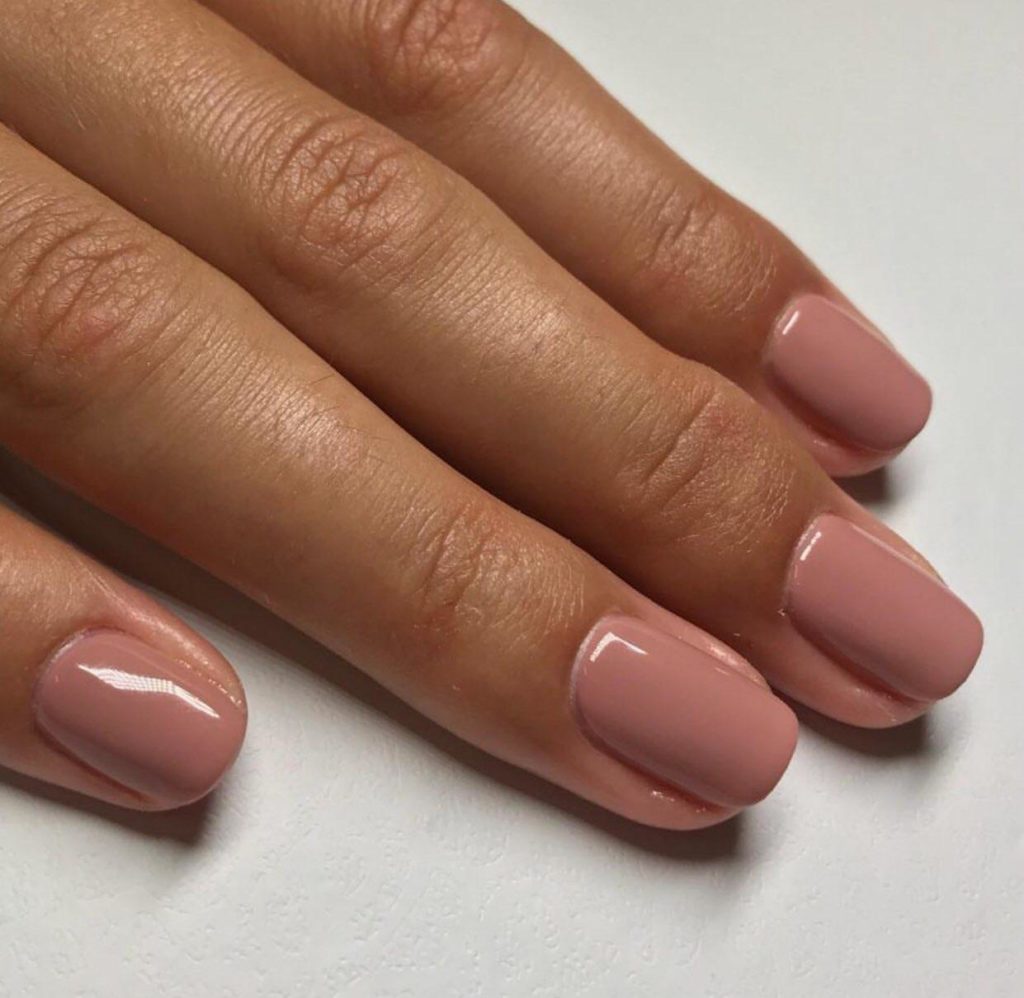 Коралловый маникюр: модные тенденции 2022-2023, новинки дизайна (50+ фото)